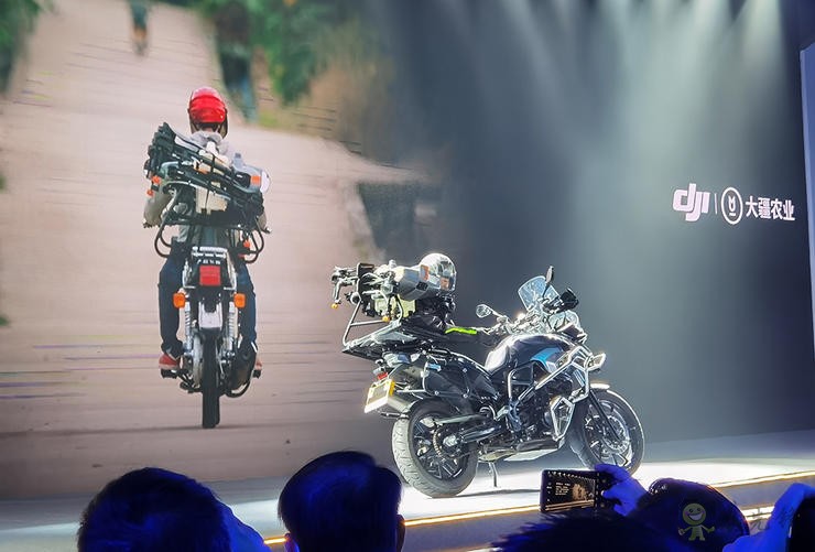 今年發布的旗艦新品是大疆植保無人機T30