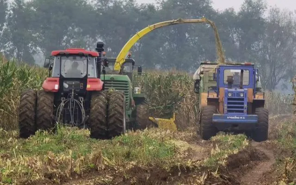 多雨之秋農(nóng)機人各顯神通 盡最大可能確保“三秋”農(nóng)機化生產(chǎn)
