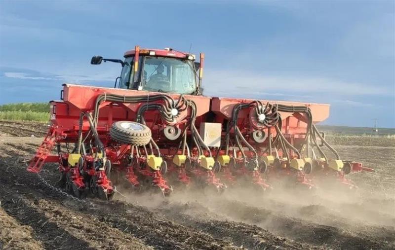 國產(chǎn)電驅(qū)高速播種機(jī)在黑龍江哈爾濱發(fā)布